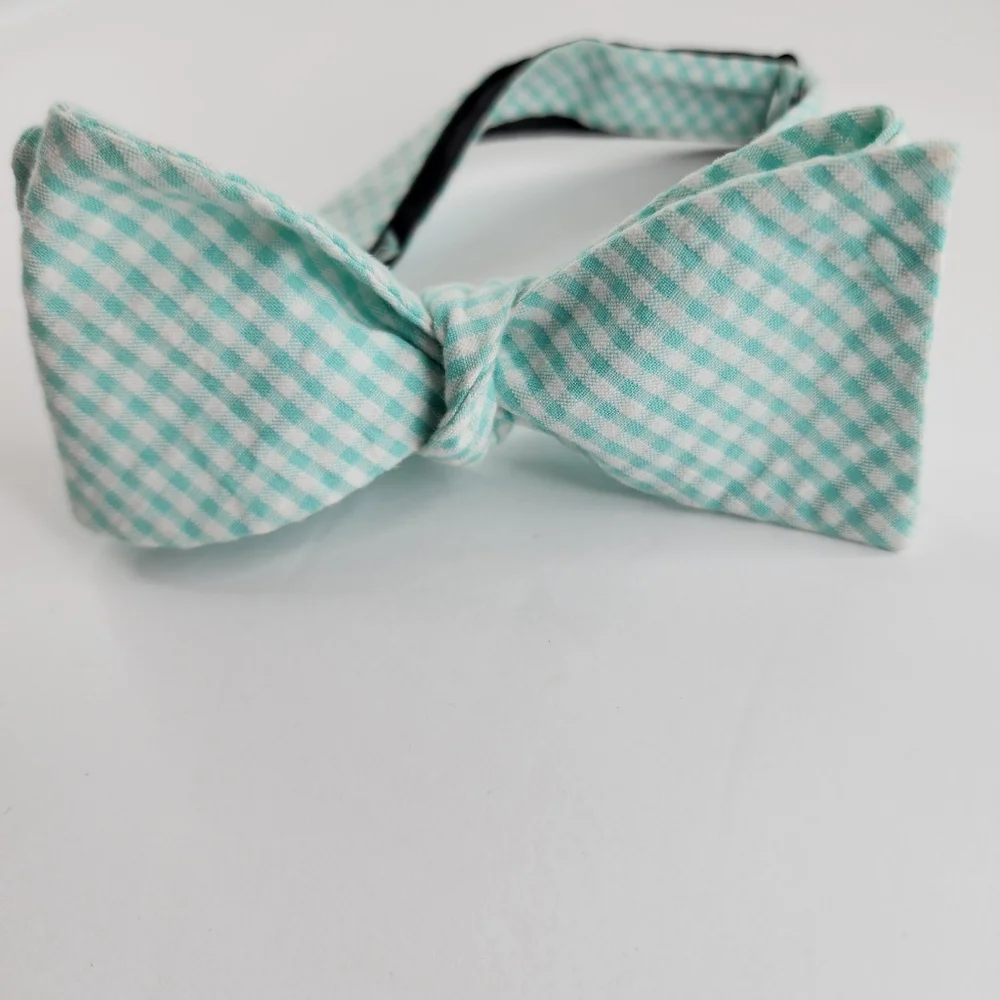 SADDLEBRED Green Self-Tie Bow-Tie.